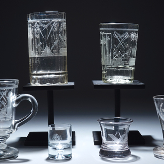 Een lot van 6 gegraveerde maçonnieke glazen (vrijmetselarij), 20e eeuw
