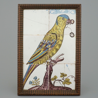 Een polychroom tegeltableau met een papegaai, Rijsel, 18e eeuw