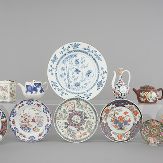 A nice collection of various Chinese famille rose, Canton and Japanese Imari porcelain, 17/19th C.