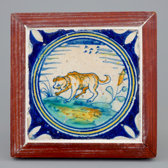 Een medaillontegel met hond, ca. 1600, Zuidelijke Nederlanden