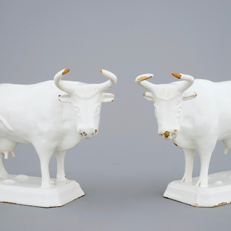 A large pair of monochrome Dutch Delft cows, 18th C.