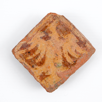 Un carreau médiéval au décor d'un aigle, probablement Flandres, 14ème