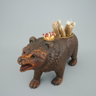 A bear-shaped Black Forest cigar holder, 1st half 20th C.