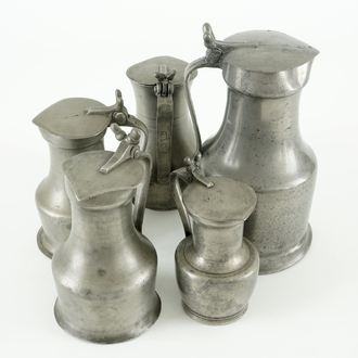 A set of five pewter jugs, 18/19th C.