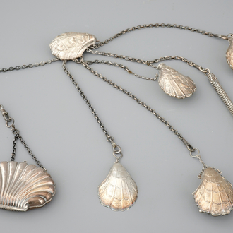 A silver chatelaine with shell-shaped ornaments, 18/19th C.