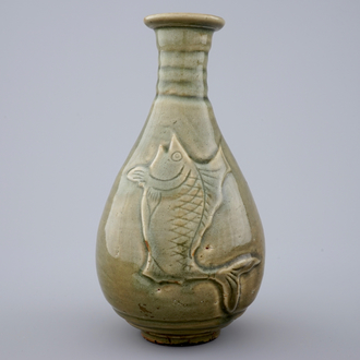 A Chinese dark celadon glazed vase with fish, 19/20th C.