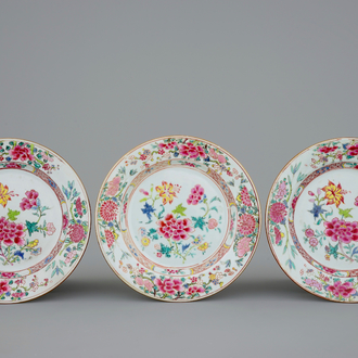 A set of three Chinese famille rose plates with flowers, 18th C.