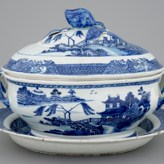 A Chinese blue and white export tureen on stand, Qianlong, 18th C.