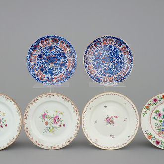 Six assiettes en porcelaine de Chine famille rose et bleu et blanc surdécoré, Kangxi/Qianlong