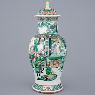 Un vase et son couvercle en porcelaine de Chine famille verte, 19ème