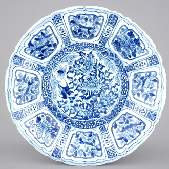 A large blue and white Chinese kraak porcelain dish, 17th C.