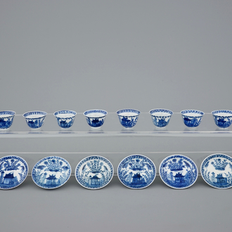 Un lot de 8 tasses et soucoupes miniatures en porcelaine de Chine bleu et blanc, Kangxi