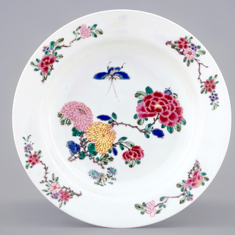 A fine Chinese famille rose butterfly plate, Yongzheng, 1723-1735