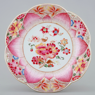 A fine Chinese famille rose lotus-shaped plate, Yongzheng, 1723-1735