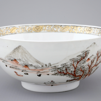 A Chinese grisaille and gilt landscape bowl, Yongzheng, 1723-1735