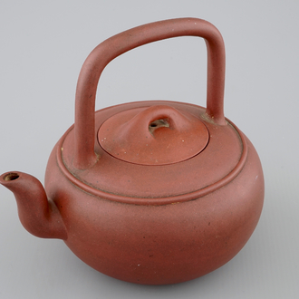 A Chinese Yixing stoneware teapot and cover, 19/20th C.