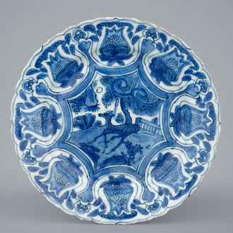 Een blauw-wit kraak porseleinen bord met een hert, Wanli, 1573-1619