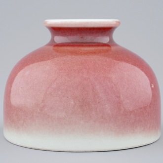 A Chinese peachbloom beehive water pot, 19/20th C.