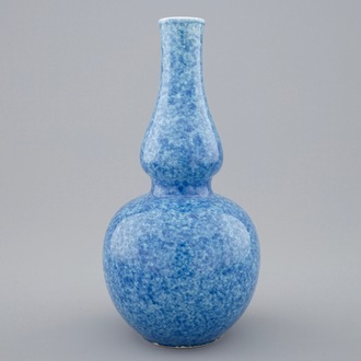 A Chinese monochrome powder blue double gourd vase, 18/19th C.