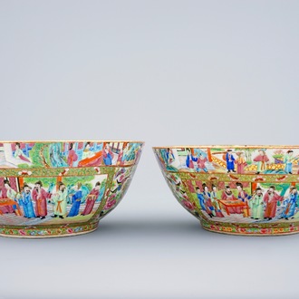 A good pair of Chinese Canton rose medallion bowls, 19th C.