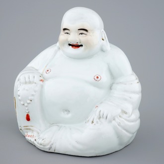 Un grand modèle de Bouddha en porcelaine blanc de Chine, 19/20ème
