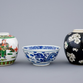 2 Chinese ginger jars in famille verte and noire with a blue and white dragon bowl, 19th C.