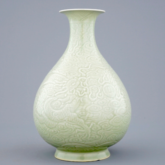 A Chinese celadon underglaze decorated yuhuchunping dragon vase, 19/20th C.