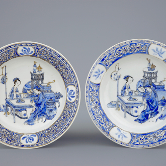 Een paar Chinese eierschaal borden met overglazuur blauw decor, Yongzheng, 1723-1735