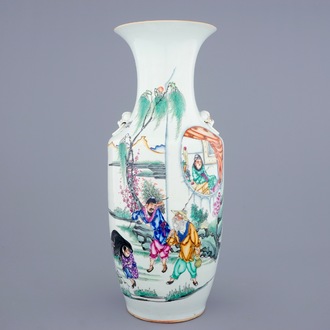 A Chinese famille rose vase with fishermen, 19/20th C.