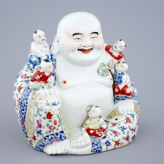 A large Chinese famille rose porcelain Buddha, 19/20th C.