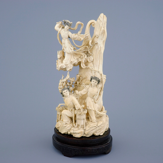 A Chinese carved ivory group of the moon goddess and 2 girls on a wooden base, 19/20th C.