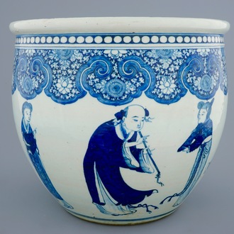 A Chinese blue and white fish bowl with large figures, 18/19th C.