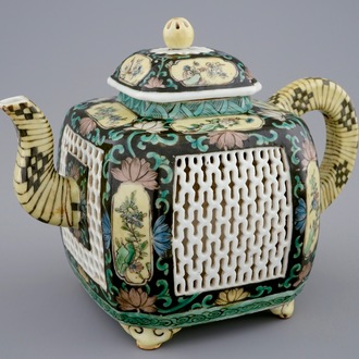 A double-walled reticulated Chinese famille noire teapot, 18/19th C.