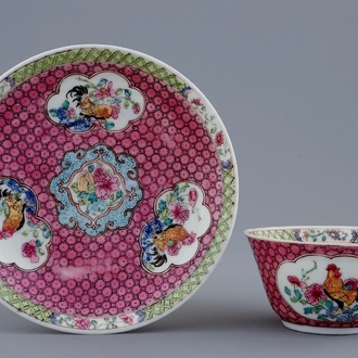 Une tasse et soucoupe en porcelaine de Chine famille rose coquille d'oeuf au coq, Yongzheng, 1723-1735