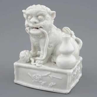 A Chinese Dehua blanc de Chine buddhist lion joss stick holder, 18/19th C.