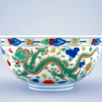 A Chinese wucai dragon and phoenix bowl, Daoguang sealmark and of the period