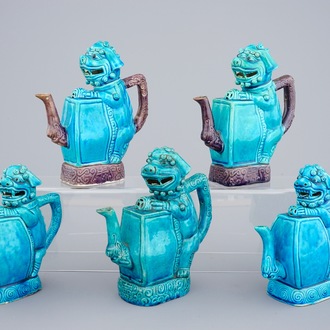 A collection of 5 Chinese turquoise glazed cadogan teapots in the shape of buddhist lions, Republic, 20th C.