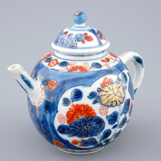 Een Chinese Imari-stijl theepot met deksel, Qianlong, 18e eeuw