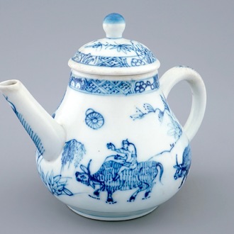 A Chinese blue and white teapot and cover, Yongzheng/Qianlong