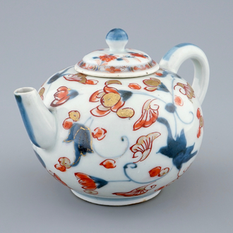 Een fraaie Japanse Imari theepot met deksel, Edo, 18e eeuw