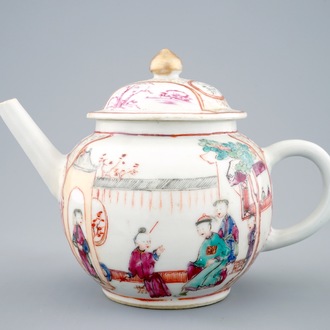 Een Chinese theepot met mandarijns decor, Qianlong, 18e eeuw