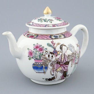 Een fijne Chinese famille rose theepot met deksel, Yongzheng, 1723-1735