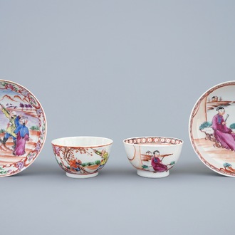 Deux tasses et soucoupes en porcelaine de Chine famille rose aux décors mandarins, Qianlong