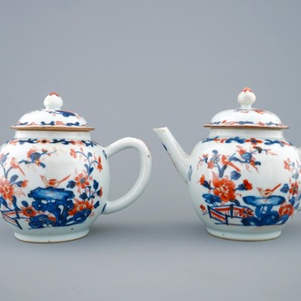 A pair of large Chinese Imari style teapots and covers, Qianlong, 18th C.