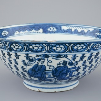 Een Chinese blauw-witte kom met Shou Lao op een kraanvogel, Transitie periode, 1620-1683