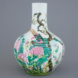 A Chinese famille rose tianqiuping bottle vase with birds among flowers, 19/20th C.