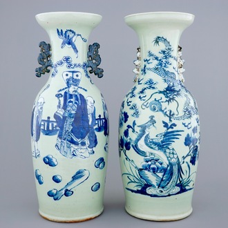 Deux vases en porcelaine de Chine à décor bleu et blanc sur fond céladon, 19ème