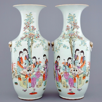 A pair of Chinese famille rose vases with ladies in a garden, 19/20th C.