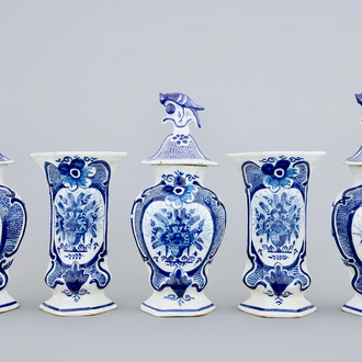 A blue and white Dutch Delft five-piece garniture with peacock's tails, 18th C.