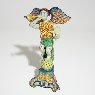 Un modèle allégorique de "La Gloire" en forme d'amour avec trompette dans le style de Delft, prob. France, 19ème